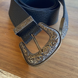 CINTURÓN MATILDE GUNMETAL · CORREA COLOR NEGRO