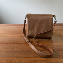 · BANDOLERA CAMEL ·