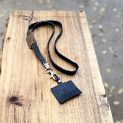 LANYARD · NEGRO + DET. LEOPARDO